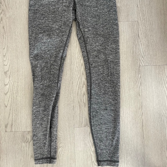 LULULEMON HEATHERED GREY WUNDER UNDER LEGGING size 8 - Picture 6 of 6